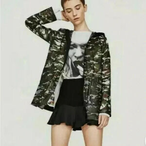 Zara Women’s Parka Raincoat Jacket Army Camo Water Repellent Size Medium